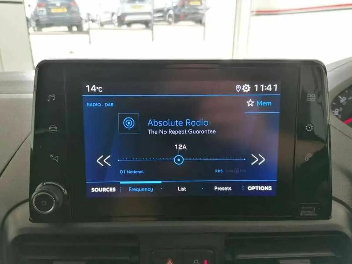 2020-peugeot-partner-15-bluehdi-1000-professional-100ps-eu6dt-panel-big-13