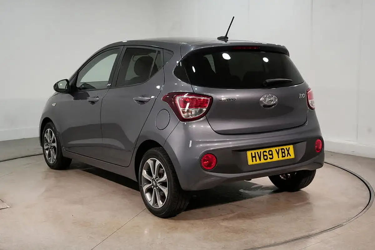 2019-hyundai-i10-10-play-big-6