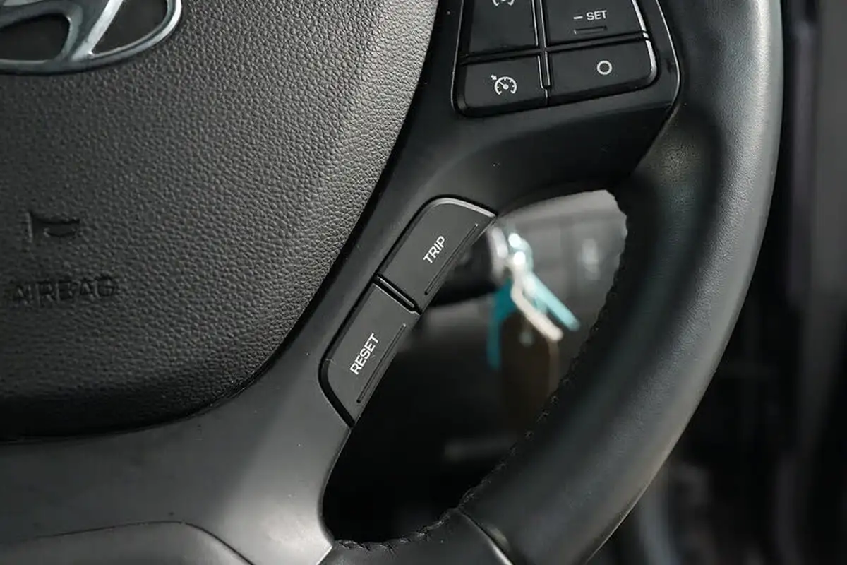 2019-hyundai-i10-10-play-big-30
