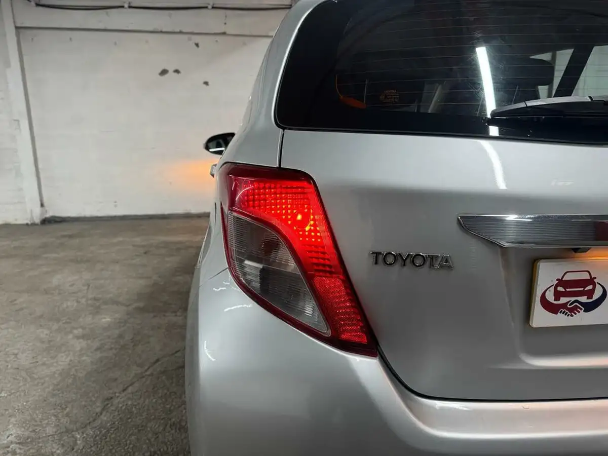 2012-toyota-yaris-133-tr-vvt-i-5d-big-52