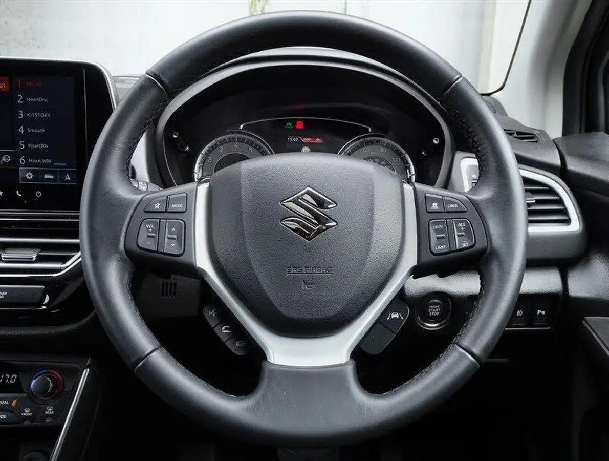 2024-suzuki-s-cross-15-ultra-allgrip-big-14