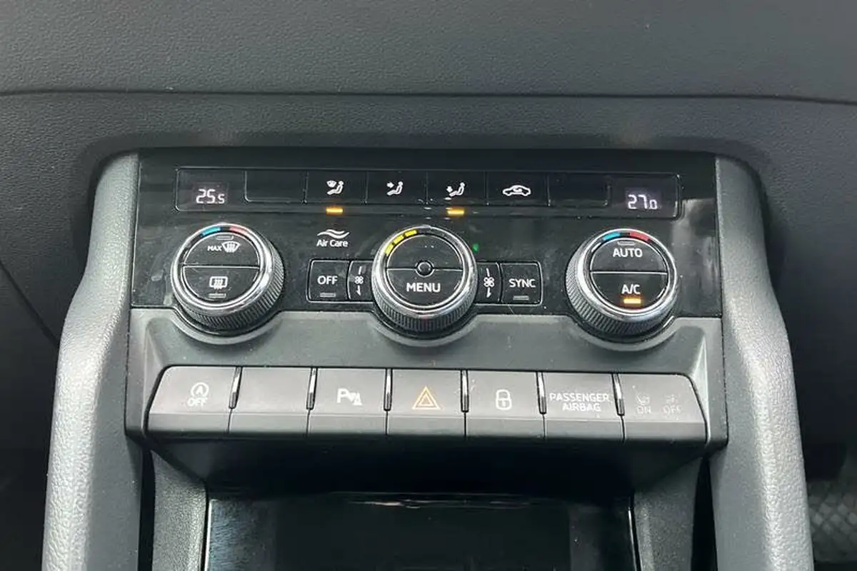 2021-skoda-karoq-15-tsi-se-technology-dsg-big-31