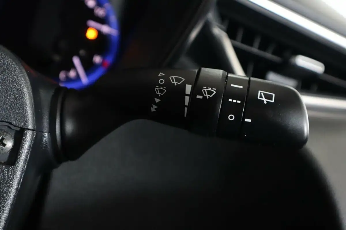 2021-toyota-corolla-20-vvt-i-icon-tech-touring-sports-big-15