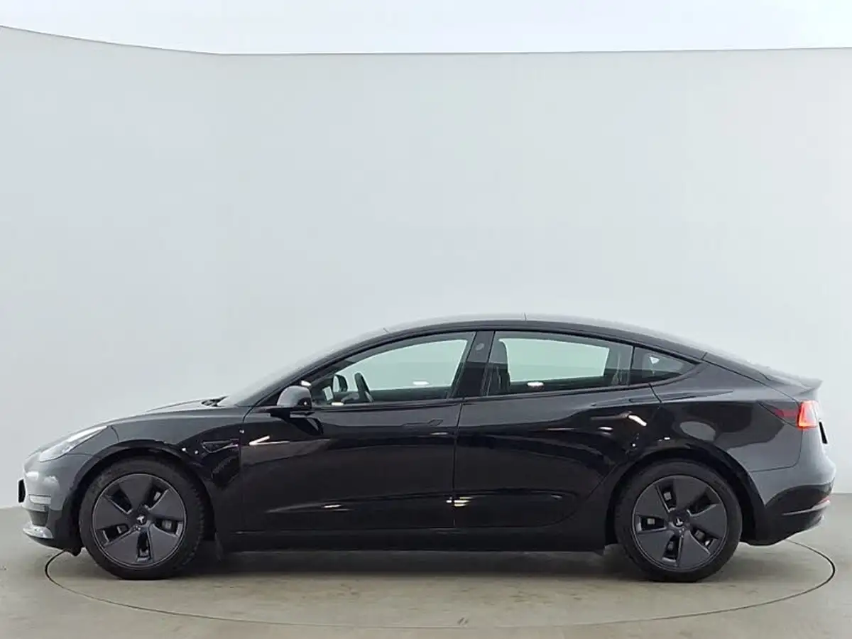 2022-tesla-model-3-e-long-range-big-3