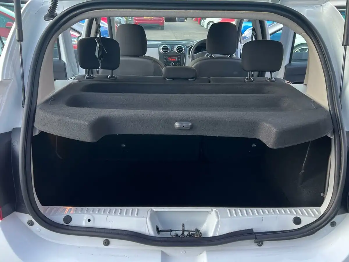 2013-dacia-sandero-12-ambiance-big-43