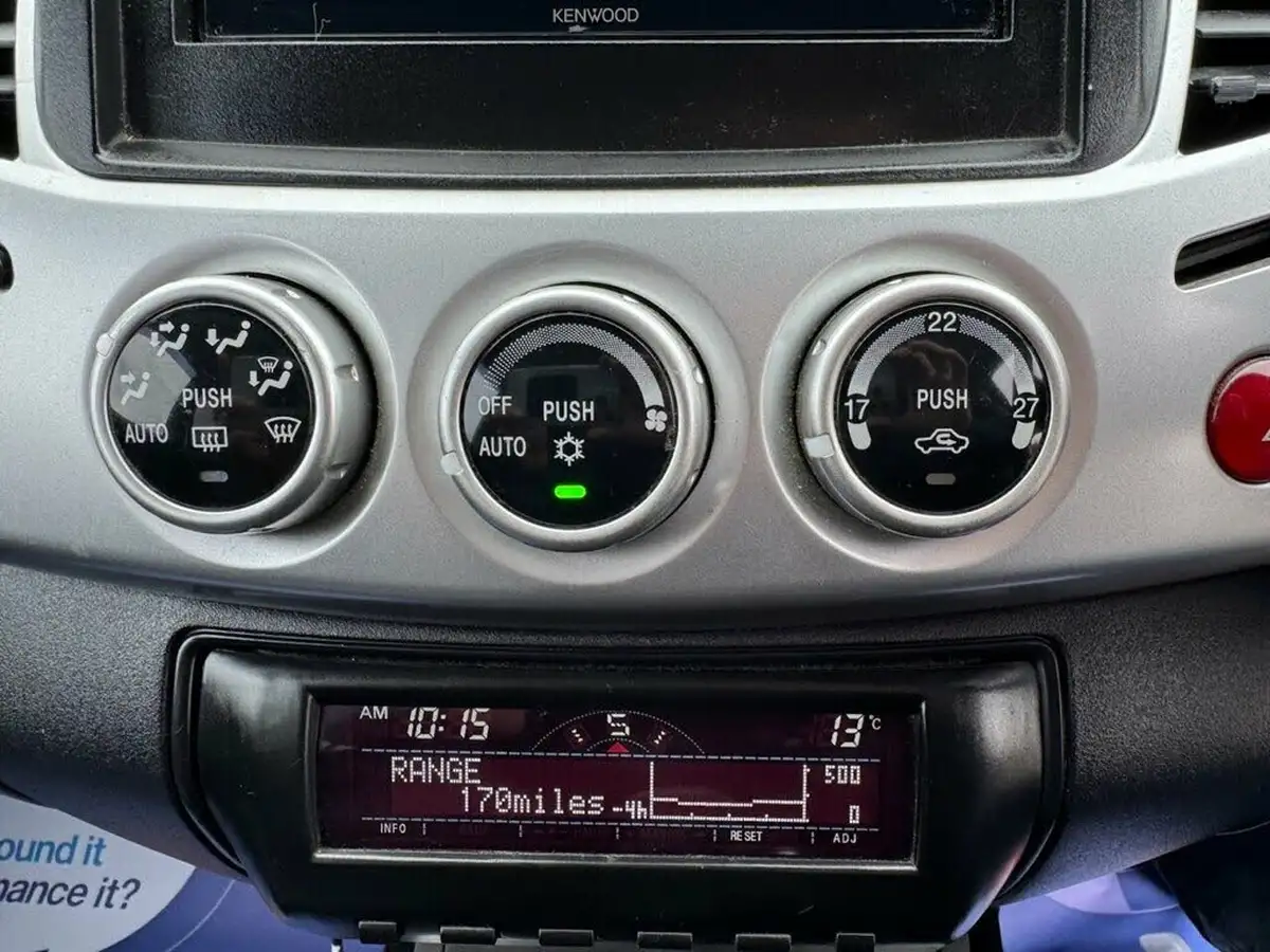 2014-mitsubishi-l200-25td-barbarian-black-big-34