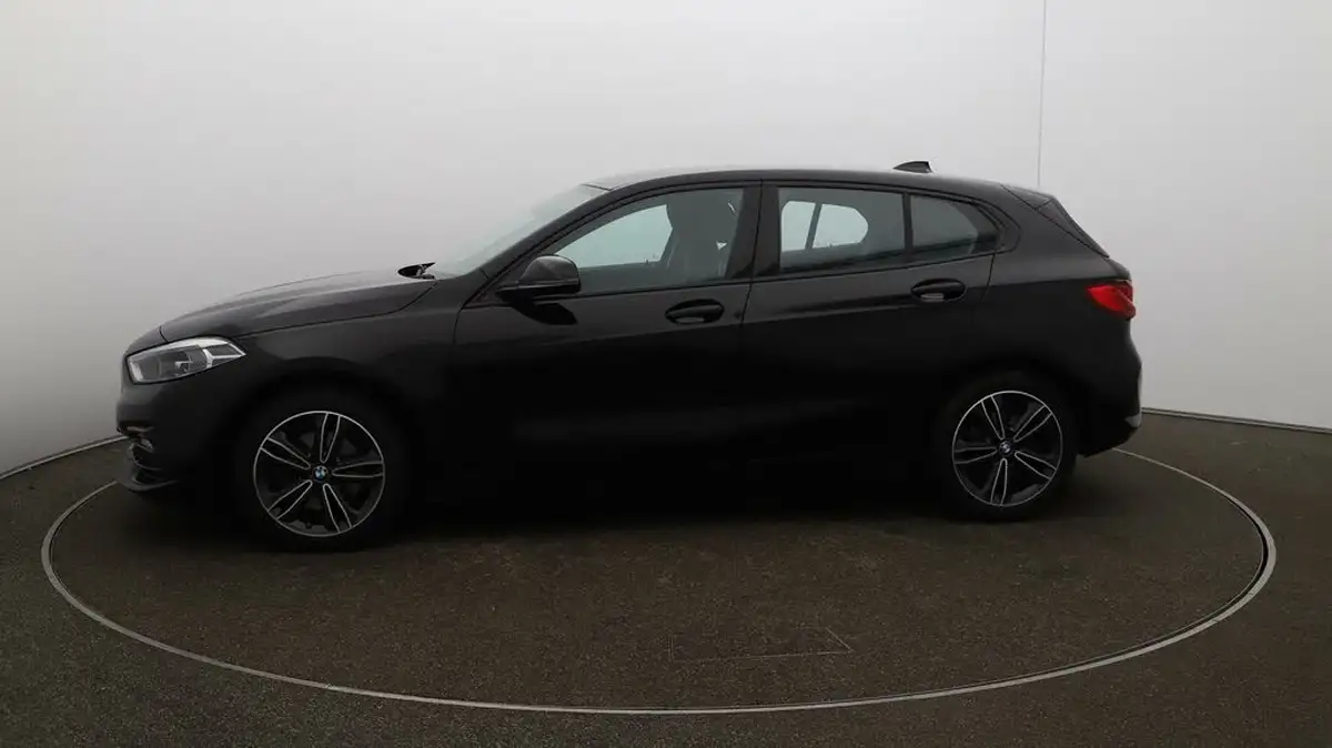 2022-bmw-1-series-20td-118d-sport-big-4