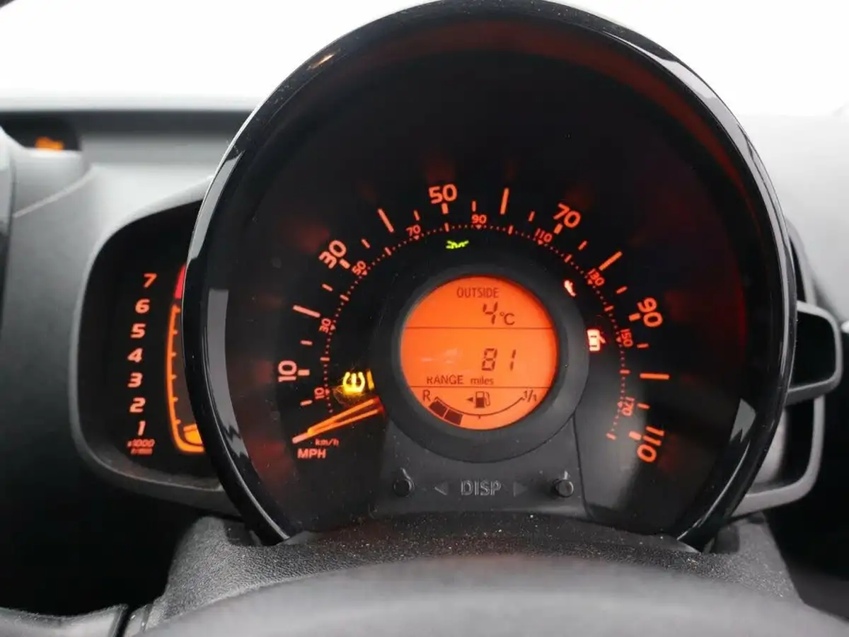 2015-toyota-aygo-10-vvt-i-x-clusiv-5d-big-9