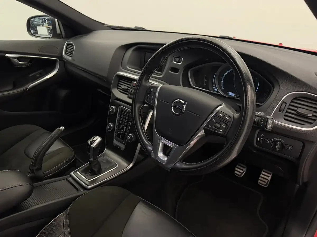 2016-volvo-v40-20-t2-r-design-big-17