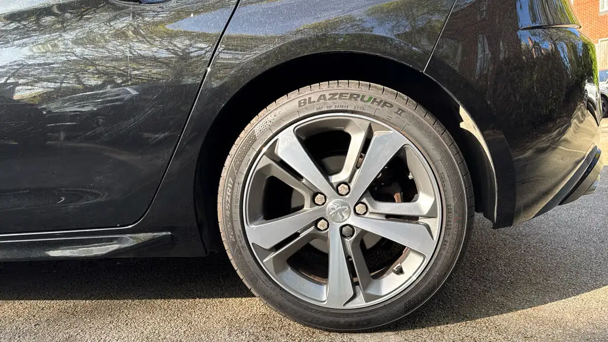 2019-peugeot-308-12-puretech-gt-line-big-15