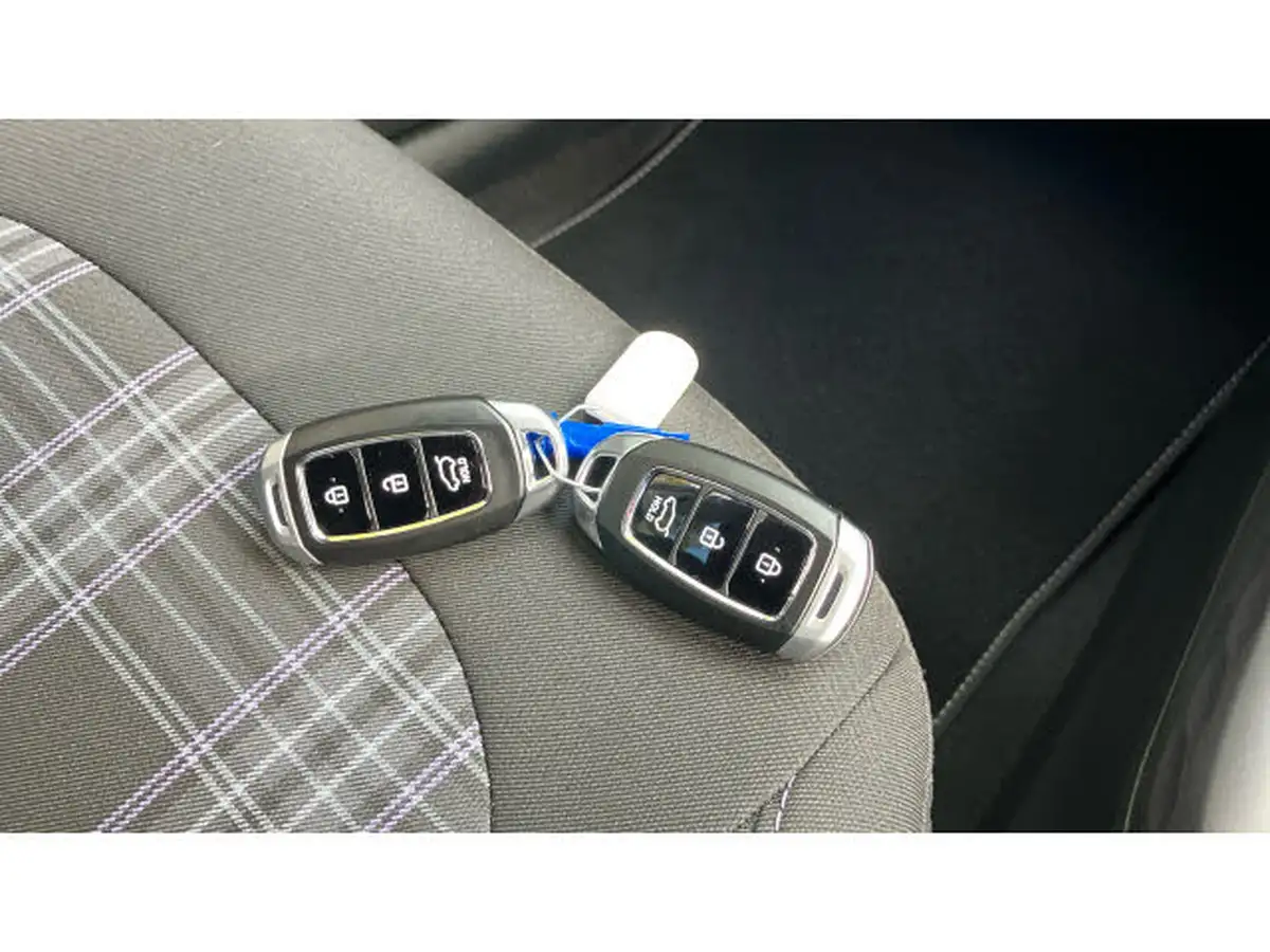 2024-hyundai-i10-12-premium-79ps-big-19