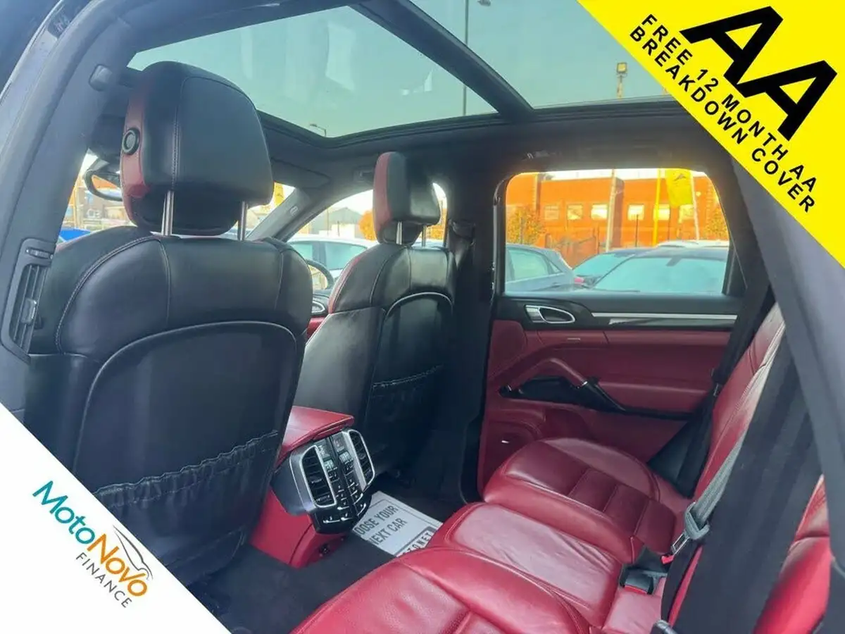 2013-porsche-cayenne-big-44