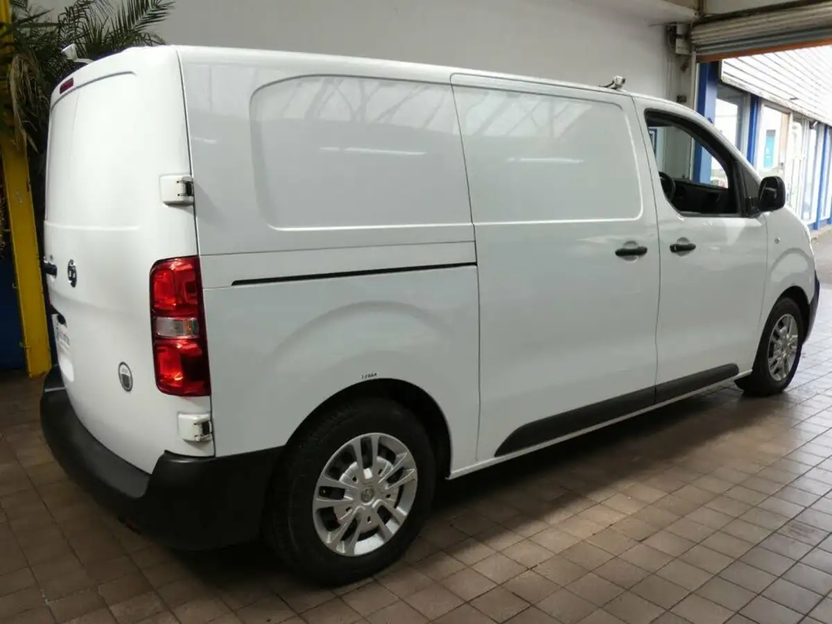 2021-vauxhall-vivaro-big-38