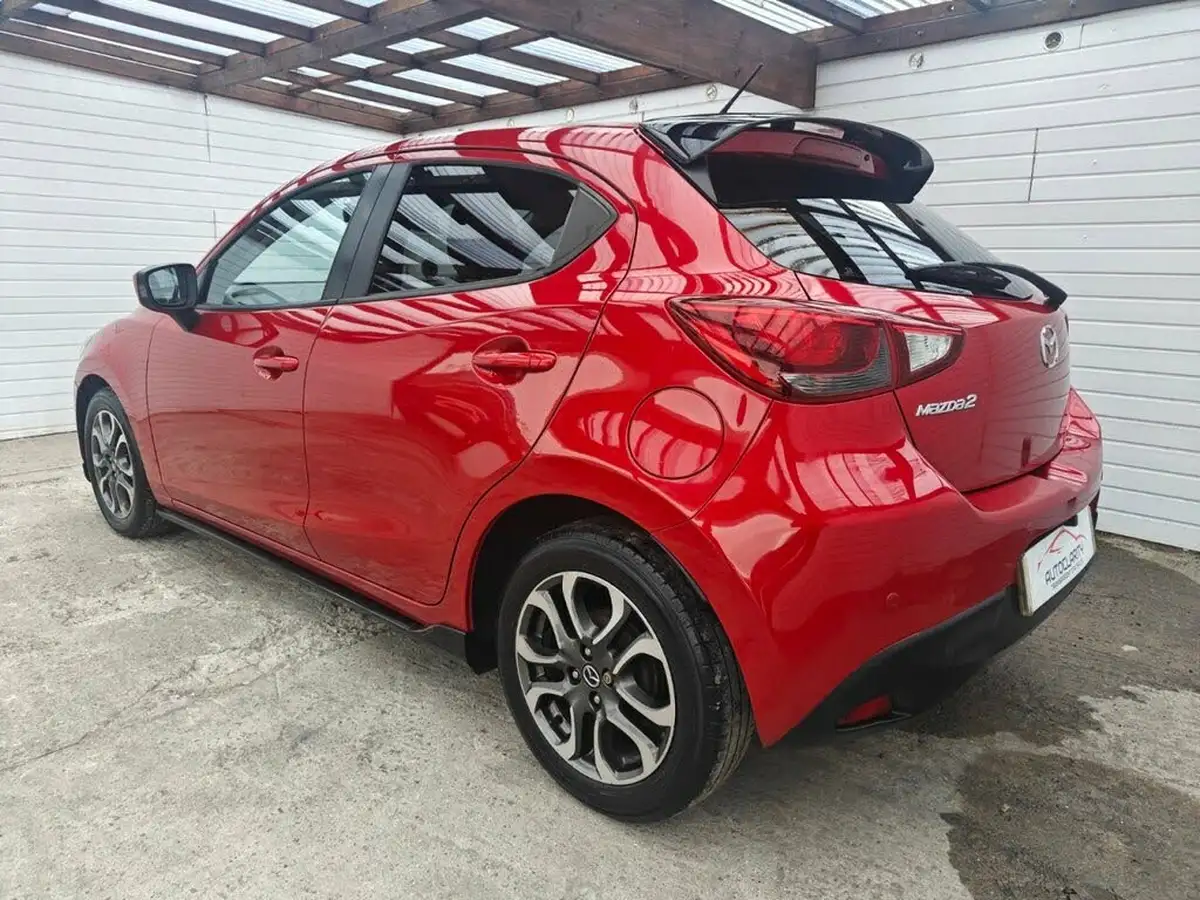 2015-mazda-mazda2-15-sport-black-big-21