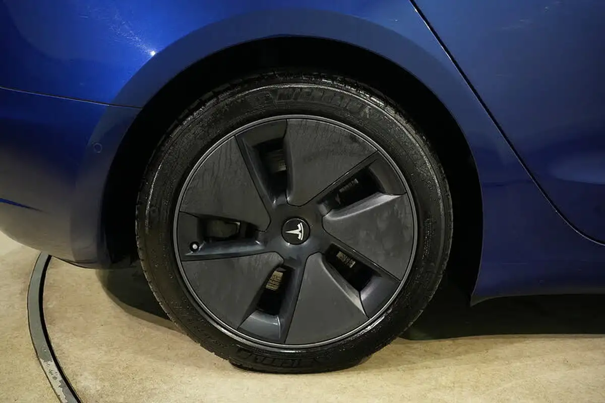 2021-tesla-model-3-e-long-range-4x4-big-29