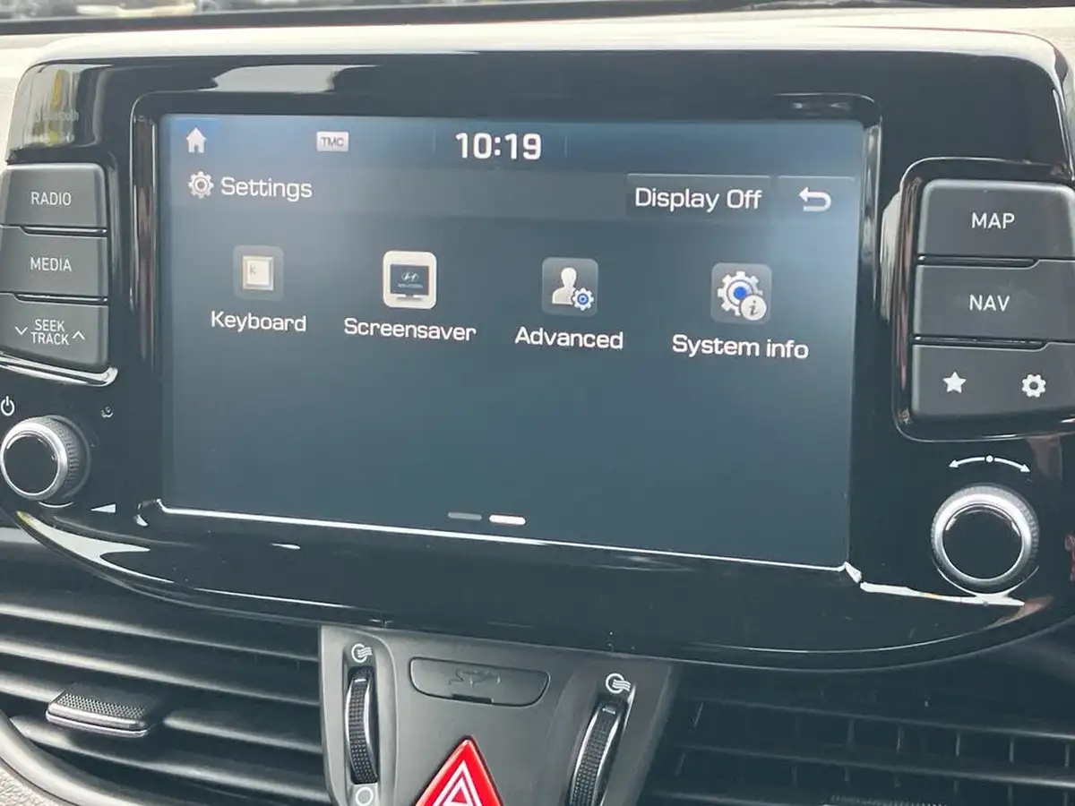 2017-hyundai-i30-14-t-gdi-se-nav-tourer-big-40