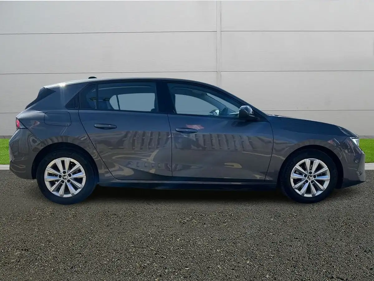 2022-vauxhall-astra-12-turbo-design-110ps-hatchback-big-7