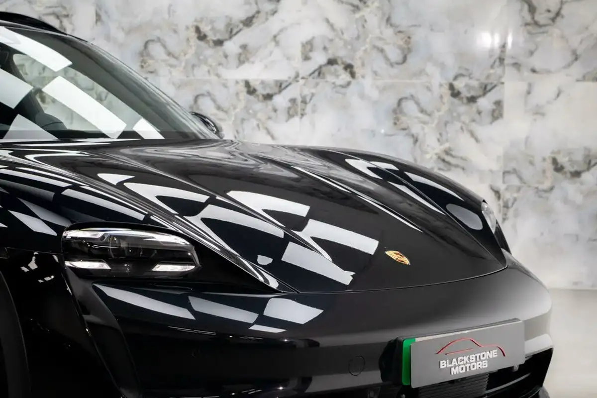 2022-porsche-taycan-e-4s-cross-turismo-big-48