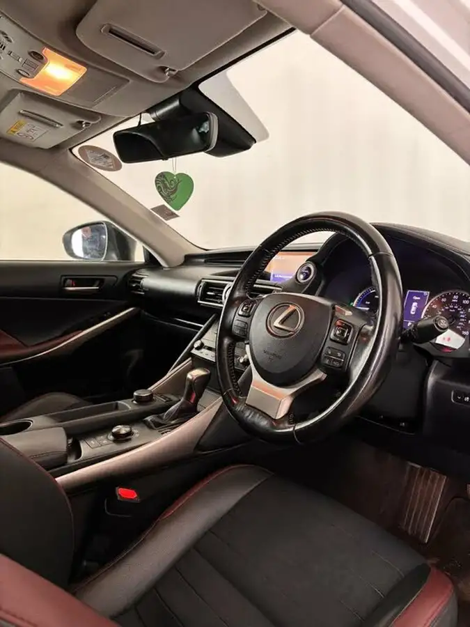 2017-lexus-is-300h-25-sport-big-25
