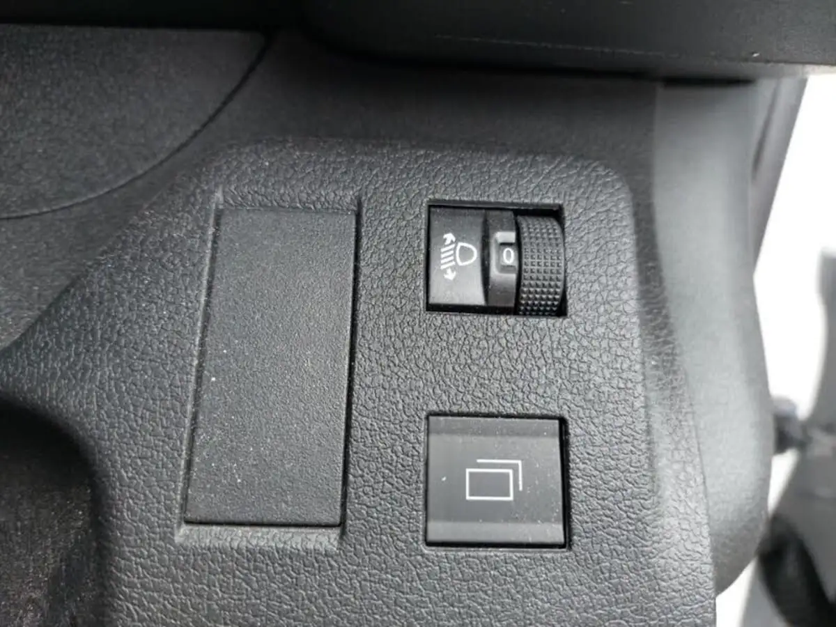 2024-peugeot-partner-15-bluehdi-professional-100pseu6d-big-17