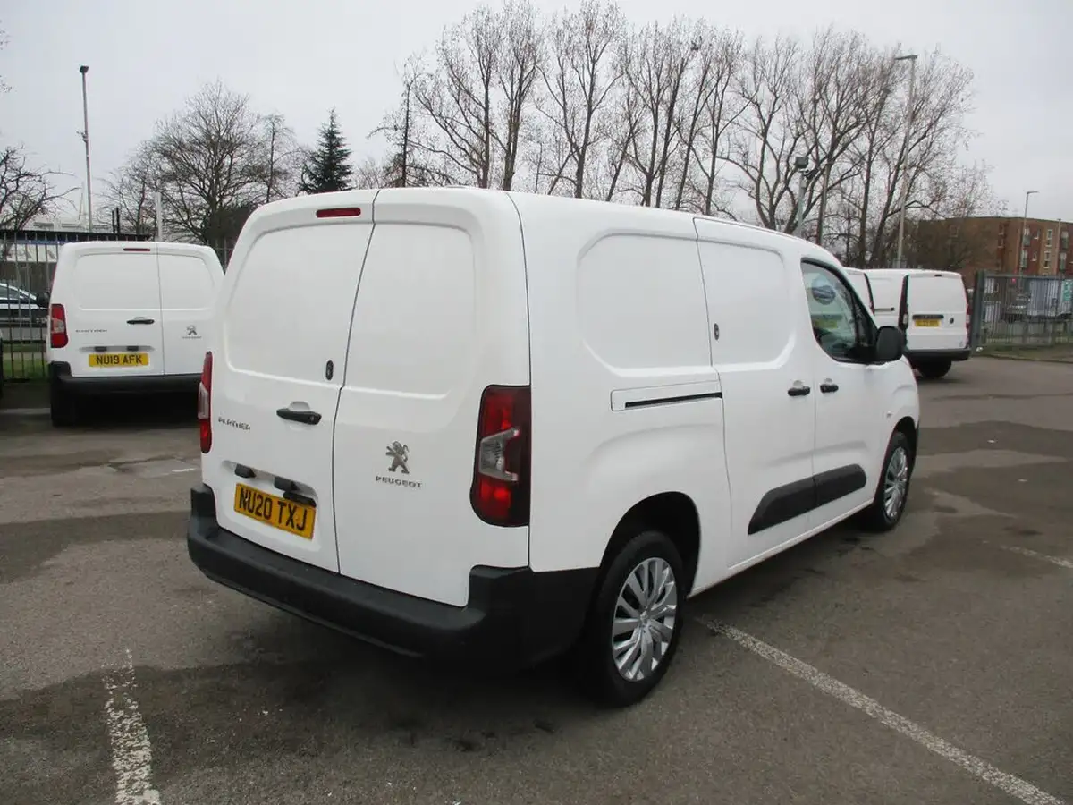 2020-peugeot-partner-15-bluehdi-950-professional-100ps-eu6dt-long-panel-big-3