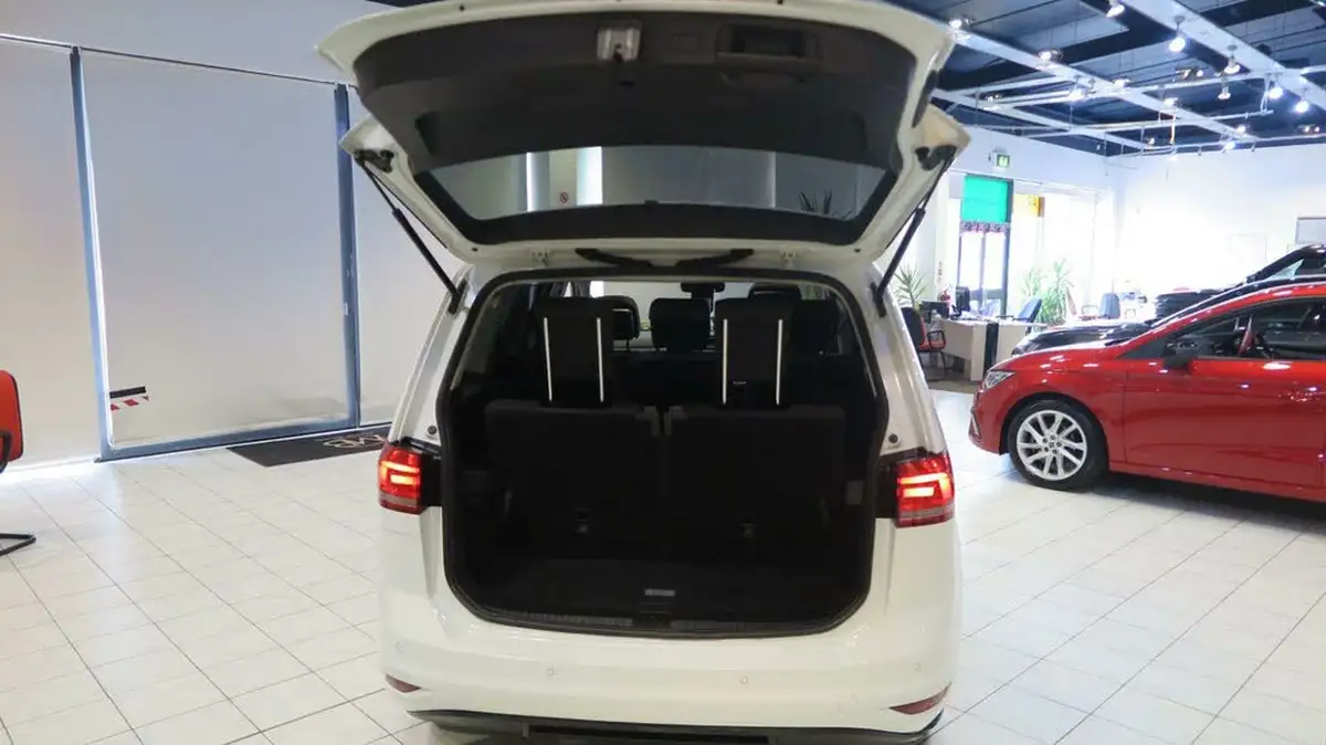 2017-volkswagen-touran-12-tsi-se-big-27