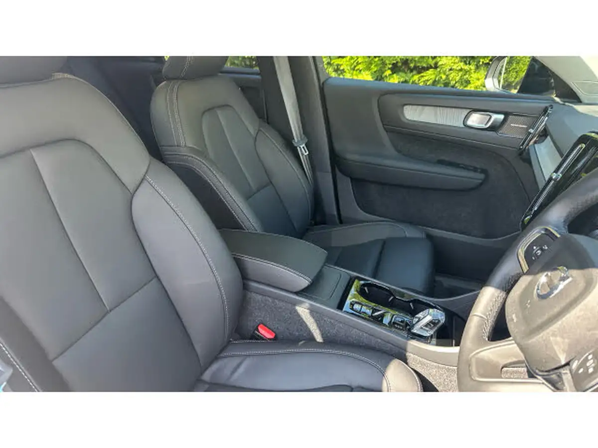 2024-volvo-xc40-20-b4-ultra-bright-big-8