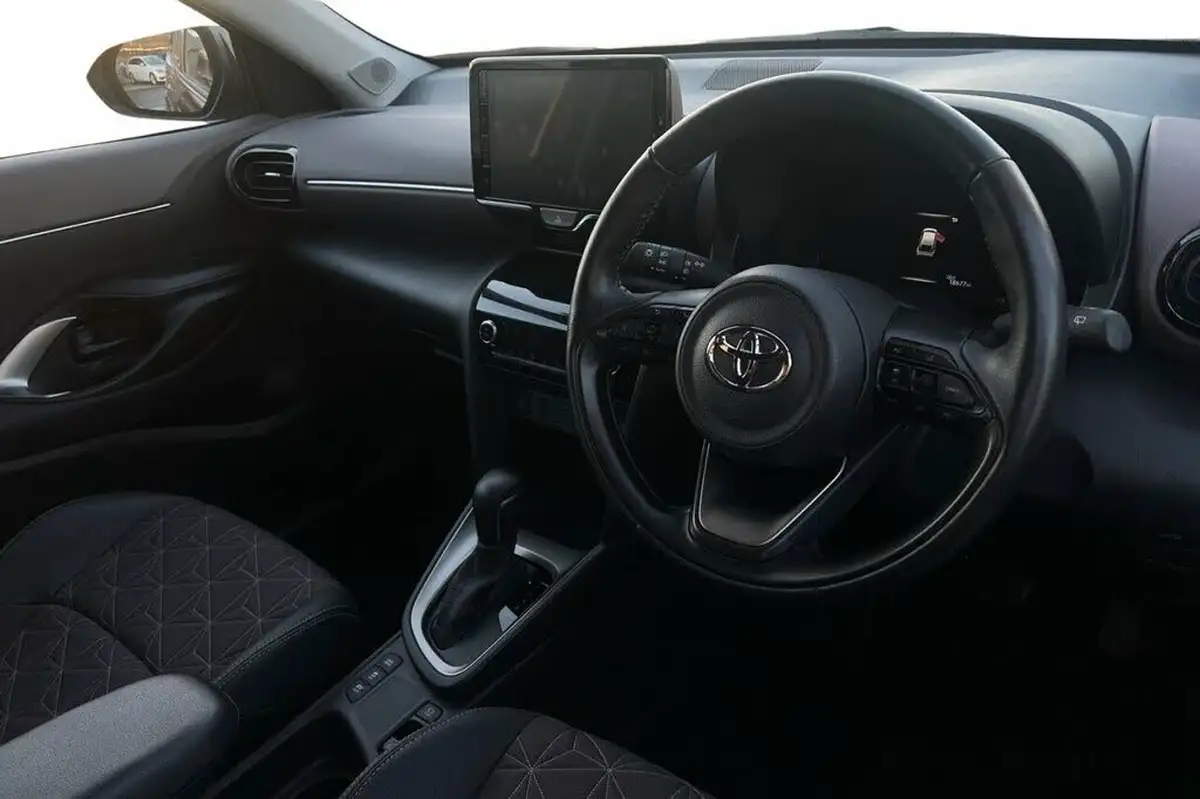 2023-toyota-yaris-cross-15-vvt-i-excel-awd-i-big-8