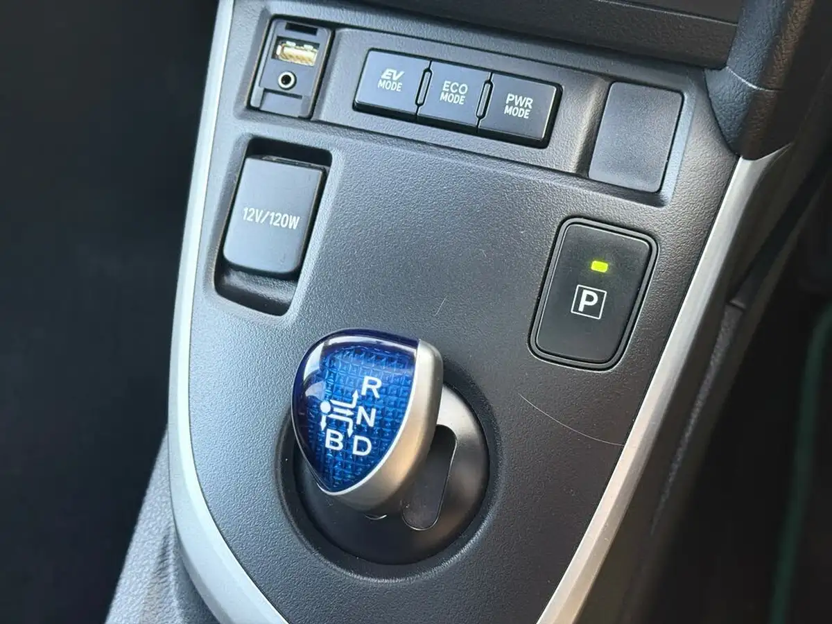 2015-toyota-auris-18-vvt-i-hsd-excel-hatchback-e-cvt-big-25