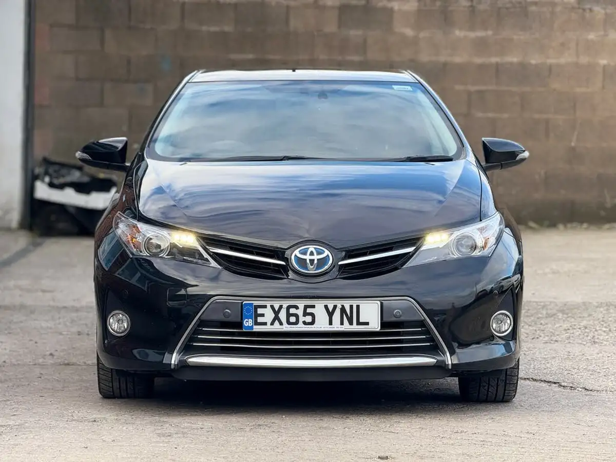 2015-toyota-auris-18-vvt-i-hsd-excel-hatchback-e-cvt-big-1