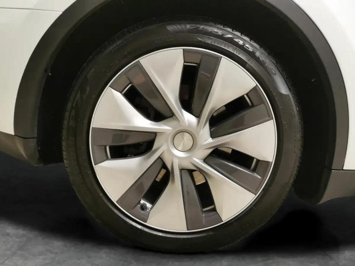 2023-tesla-model-y-e-rwd-big-26
