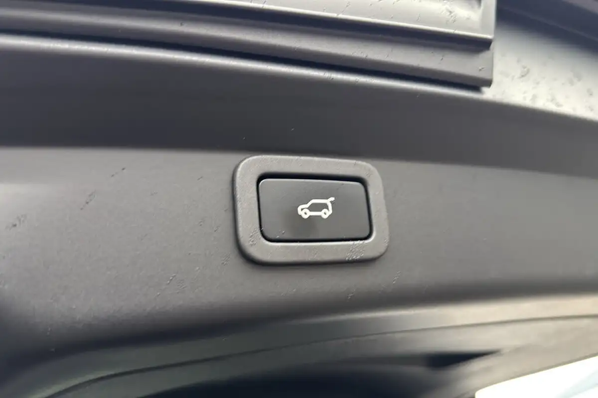 2021-jaguar-i-pace-ev400-black-big-21