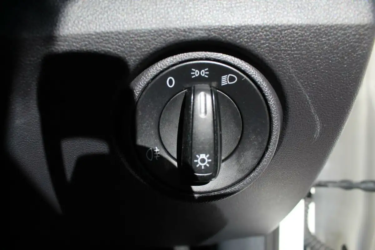 2015-skoda-citigo-10-se-5d-big-22