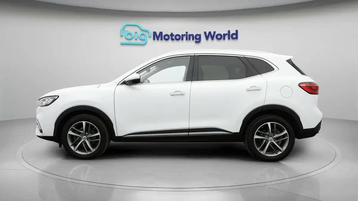2022-mg-hs-15t-gdi-exclusive-162ps-dct-big-3