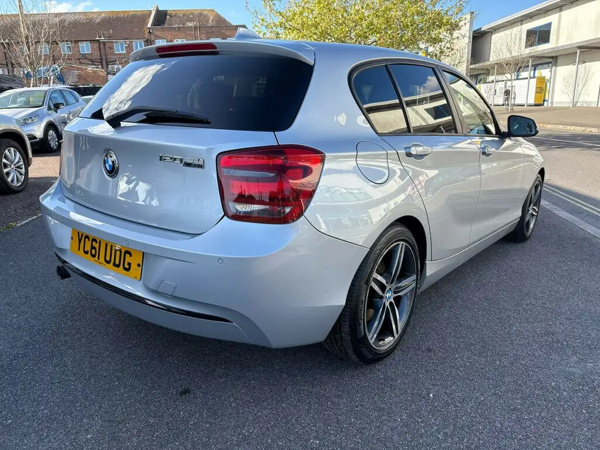 2011-bmw-1-series-20td-120d-sport-hatchback-5d-big-3