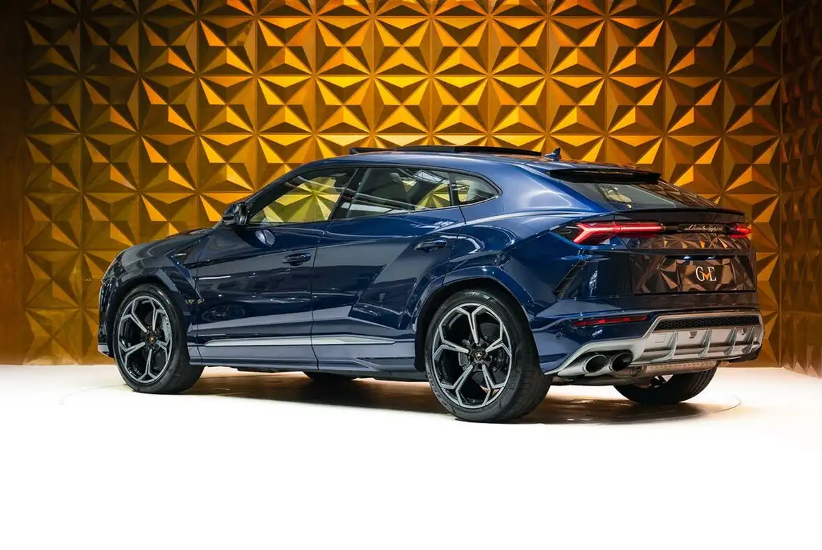 2021-lamborghini-urus-40-no-trim-big-5