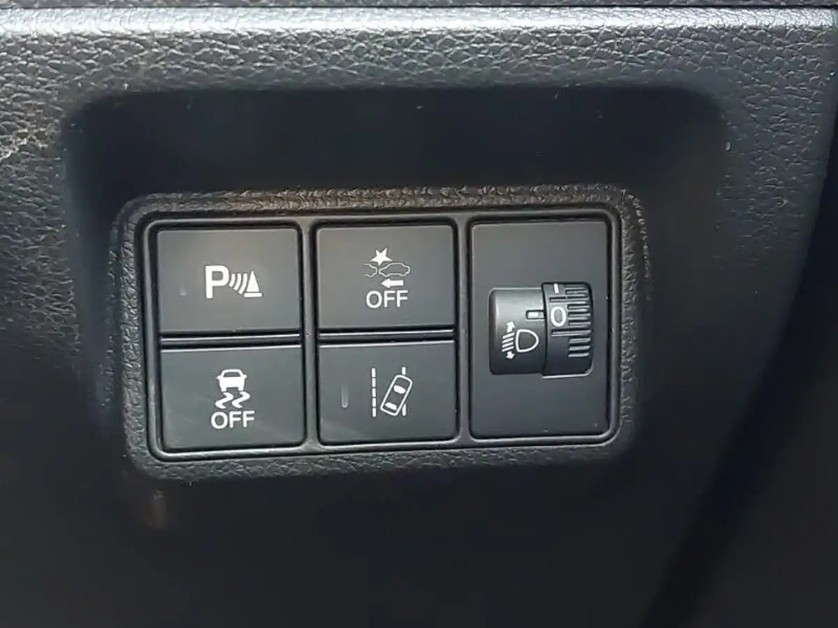 2018-honda-civic-16-i-dtec-sr-hatchback-5d-big-16