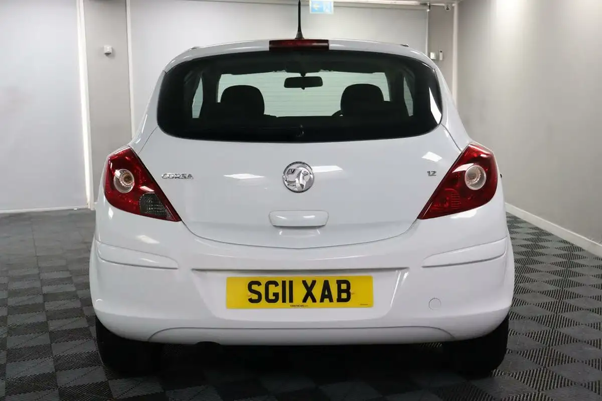 2011-vauxhall-corsa-12-excite-3d-big-7