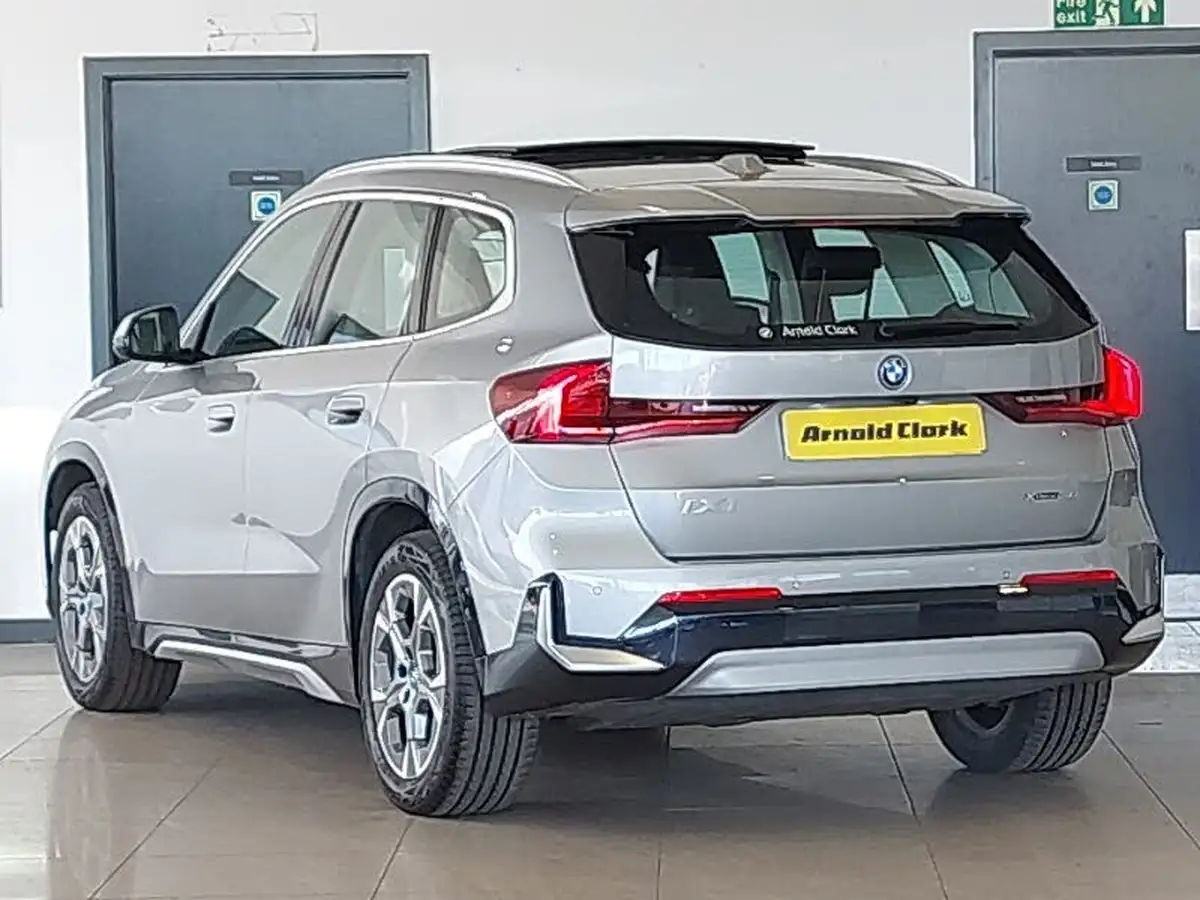 2023-bmw-ix1-e-xdrive30-xline-big-1