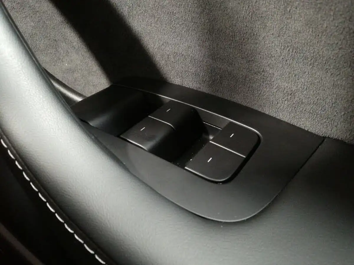 2021-tesla-model-3-e-long-range-4x4-big-14