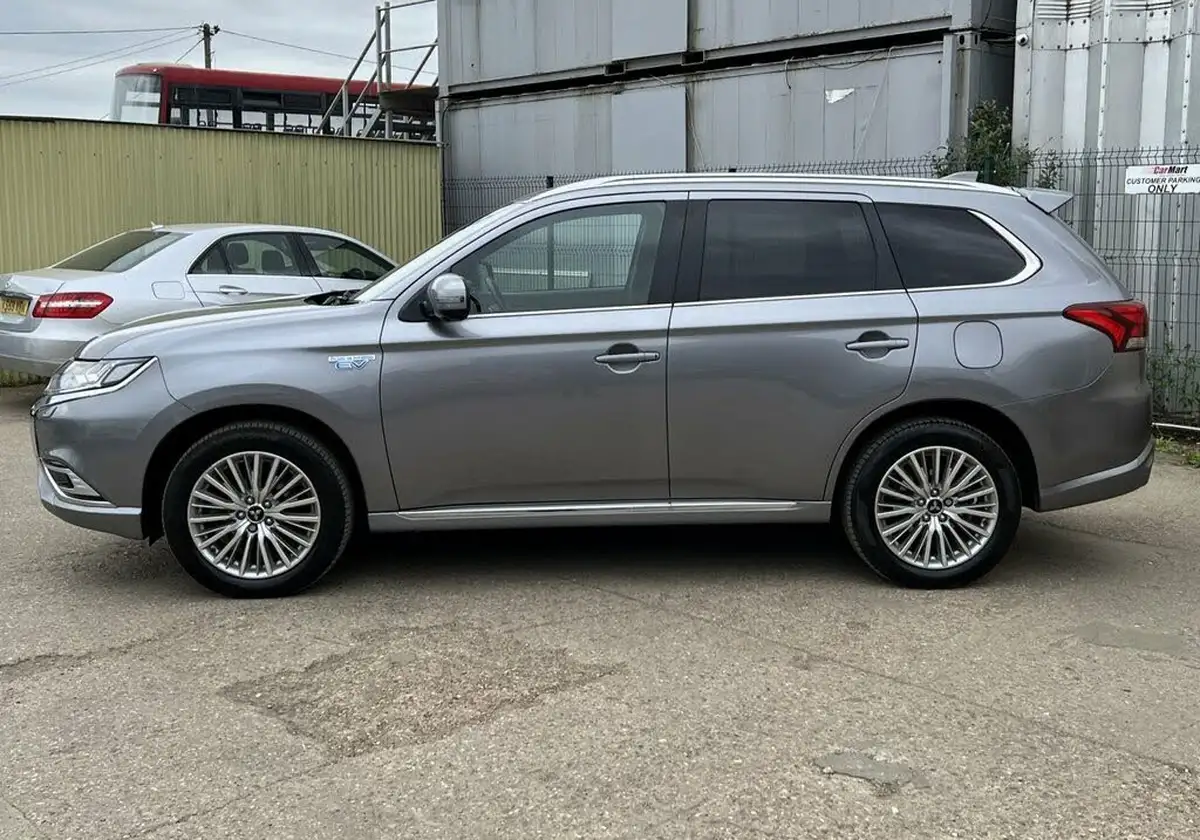 2018-mitsubishi-outlander-24-5h-phev-big-7