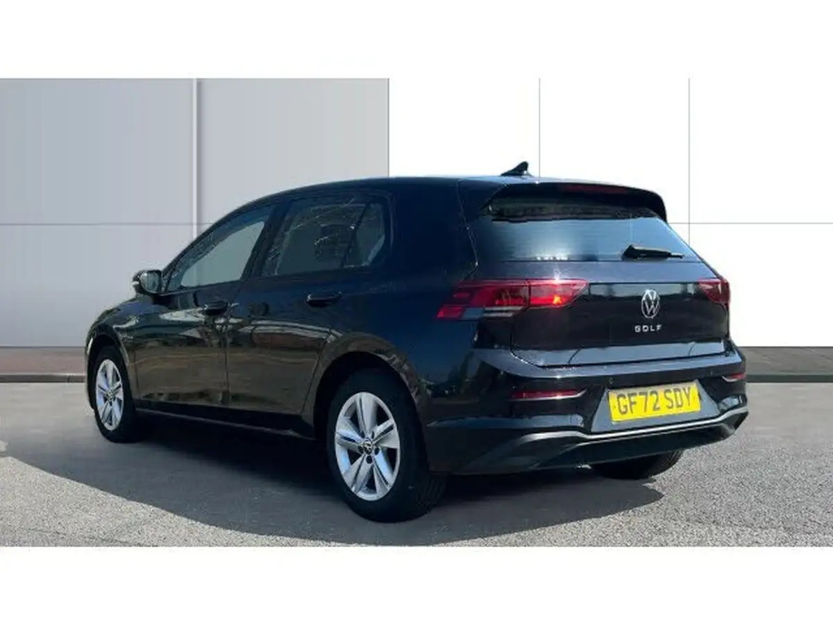 2022-volkswagen-golf-15-tsi-life-130ps-hatchback-big-1