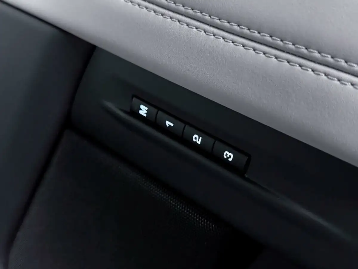 2022-land-rover-range-rover-evoque-15-p300e-r-dynamic-se-big-22