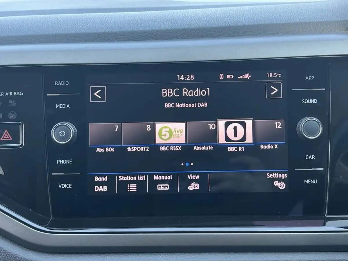 2018-volkswagen-polo-10-tsi-se-big-38