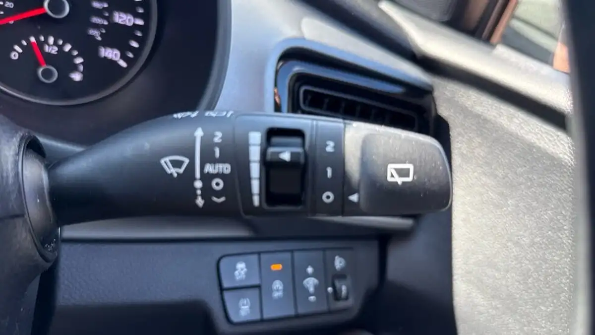 2022-kia-stonic-10-t-gdi-connect-big-34