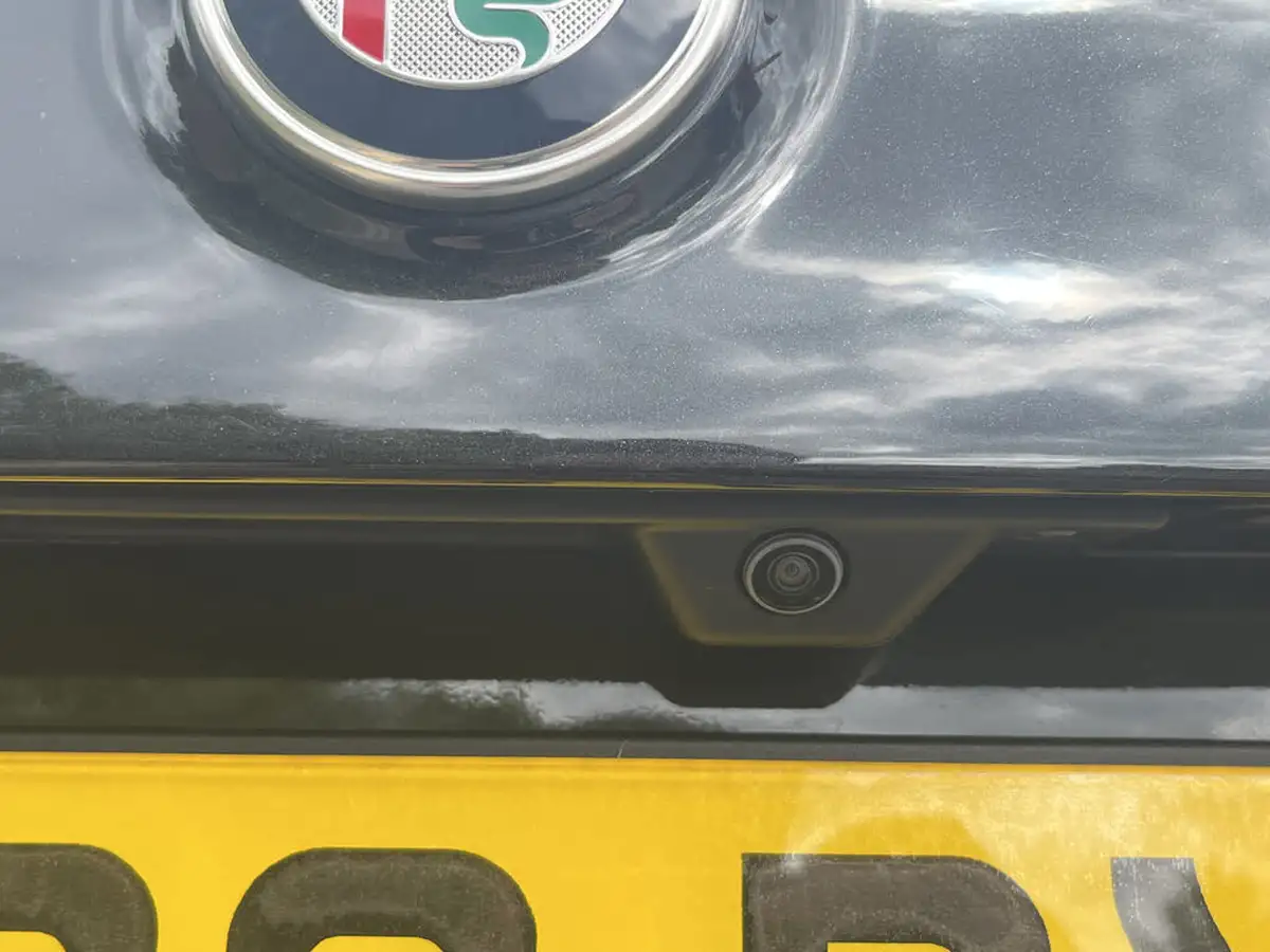 2022-alfa-romeo-giulia-20-veloce-big-15