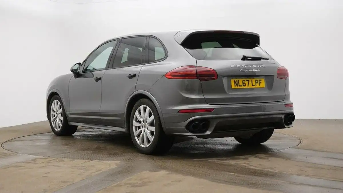 2018-porsche-cayenne-48-turbo-big-2