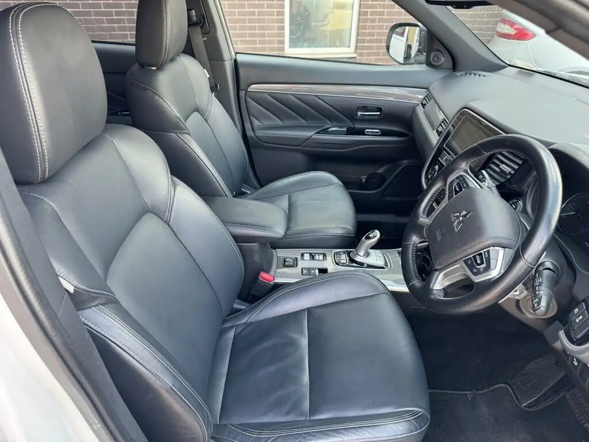 2019-mitsubishi-outlander-24-4h-phev-big-26