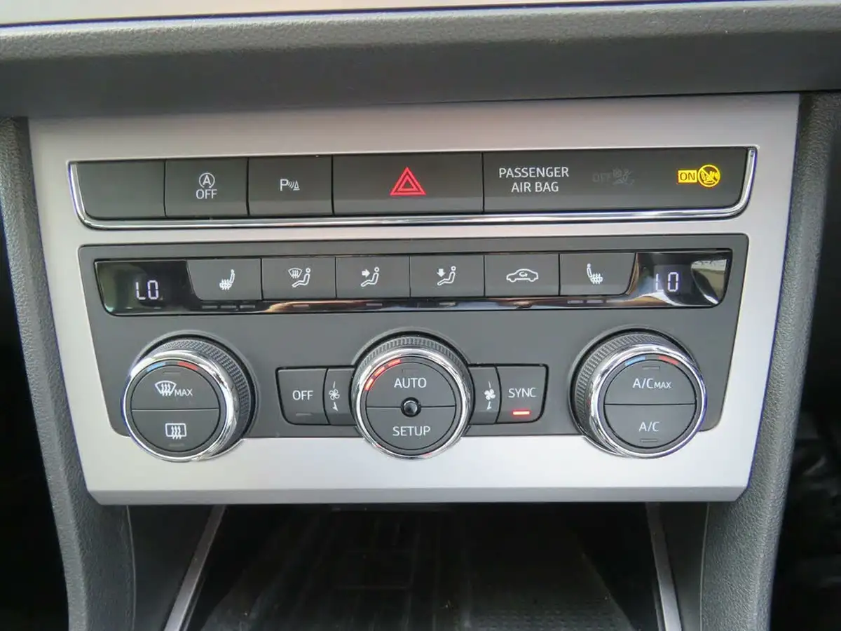 2019-seat-leon-20-tsi-xcellence-lux-estate-big-65