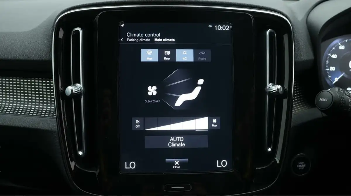 2022-volvo-xc40-15-t4-r-design-big-12